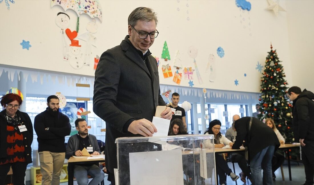 Sırbistan'da düzenlenen erken genel seçimde, Cumhurbaşkanı Aleksandar Vucic'in desteklediği ve