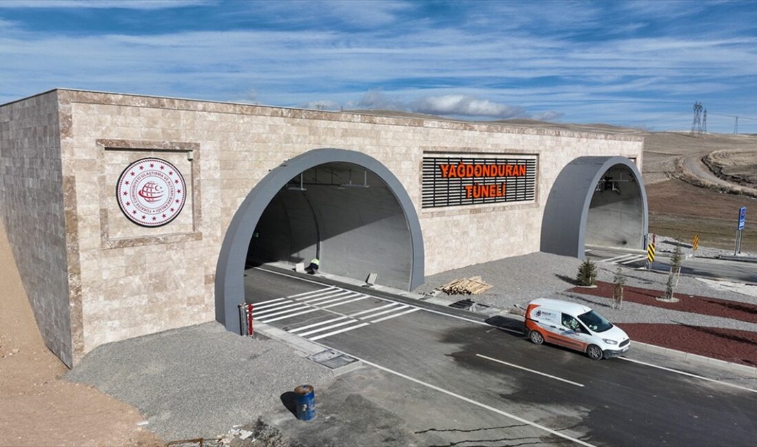 Sivas'ın Kangal ile Ulaş ilçeleri arasında 2 tüp şeklinde yapımı