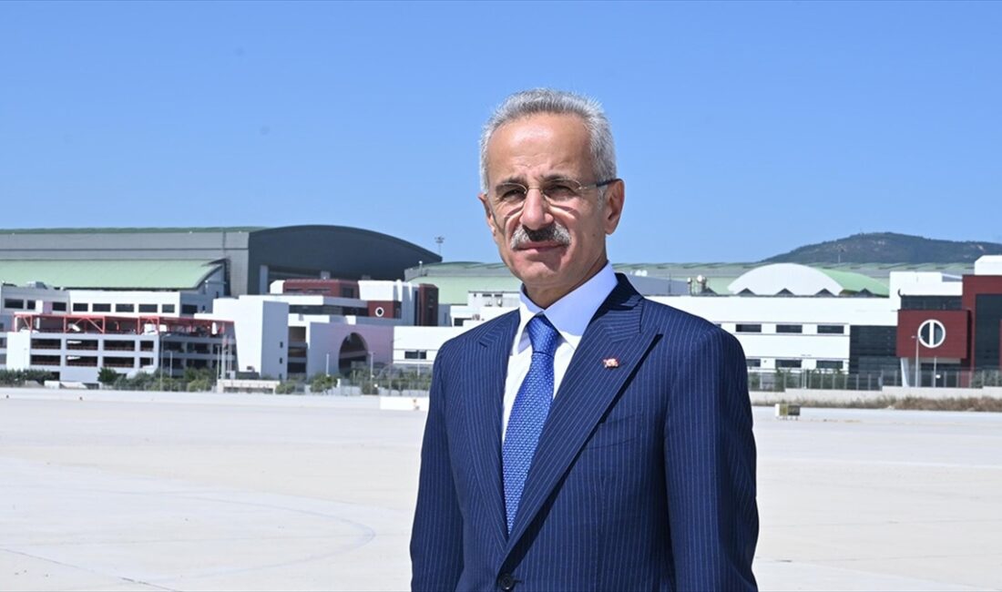 Bakan Uraloğlu, "2003'ten itibaren 'bölgesel havacılık politikası' ve 'sivil havacılıkta