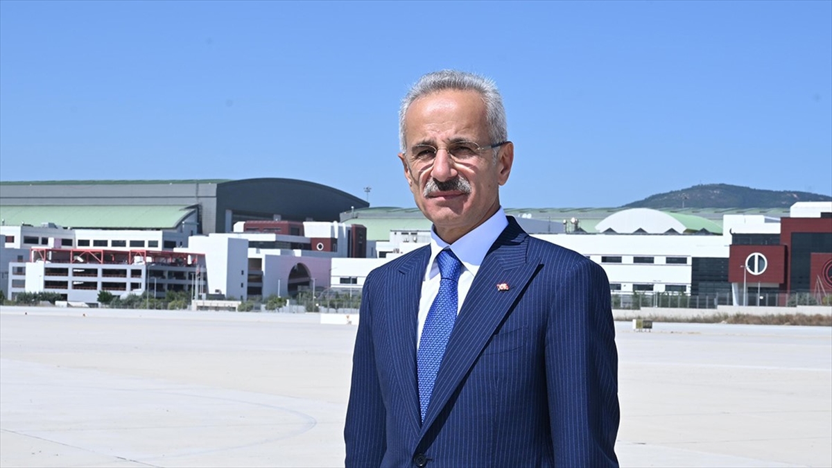 Bakan Uraloğlu, "2003'ten itibaren 'bölgesel havacılık politikası' ve 'sivil havacılıkta