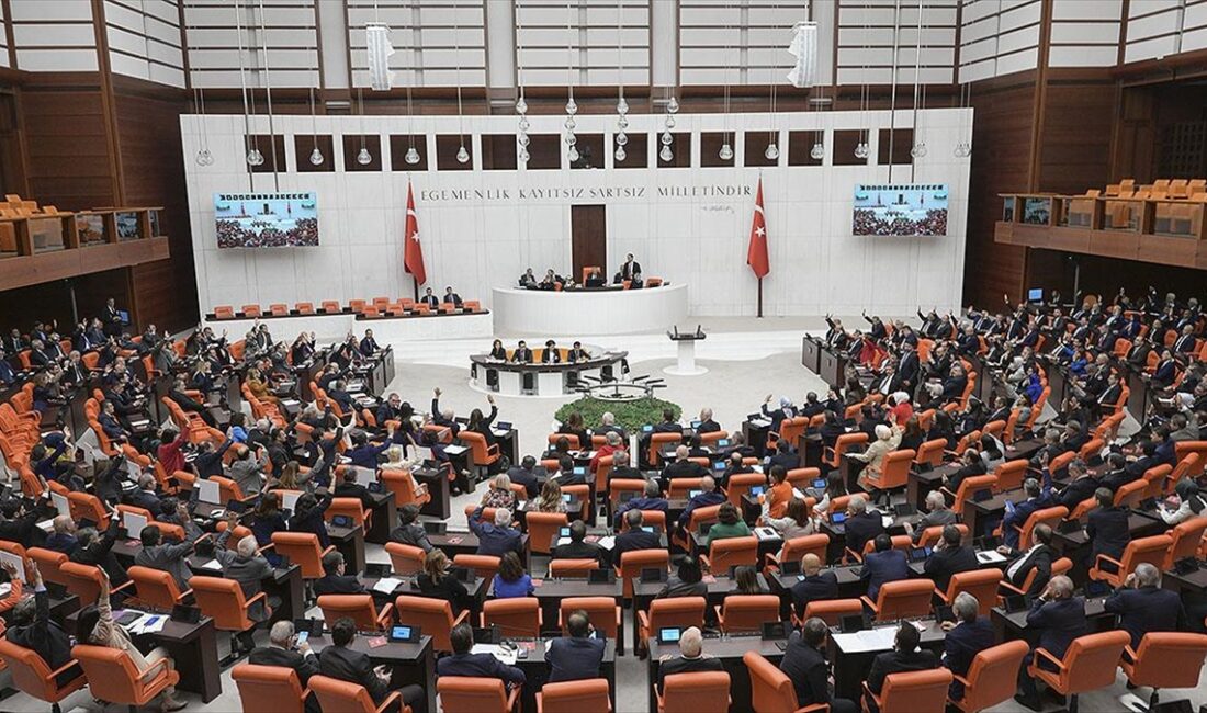 TBMM Genel Kurulu'nda, çalışan emeklilere de bir defaya mahsus 5