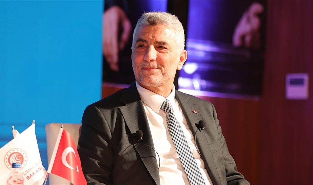 Ticaret Bakanı Bolat, 2023'ün 1 trilyon doların üzerinde milli gelirle