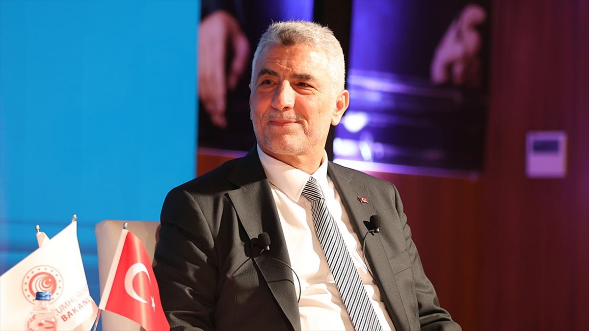 Ticaret Bakanı Bolat, 2023'ün 1 trilyon doların üzerinde milli gelirle