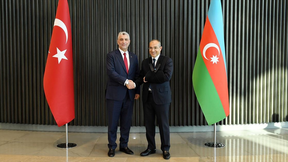 Ticaret Bakanı Ömer Bolat, temaslarda bulunduğu Azerbaycan'da Ekonomi Bakanı Mikayıl