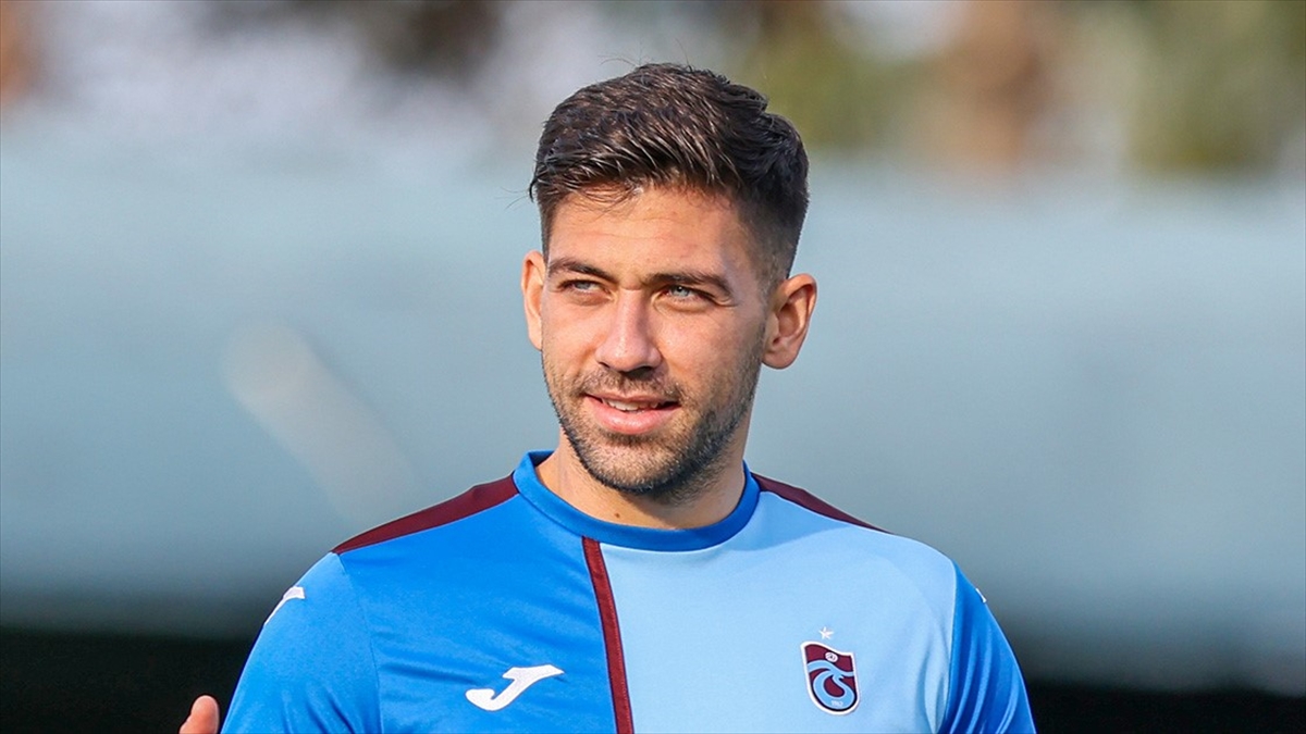 Trabzonspor Kulübü, sözleşmesi sezon sonu bitecek Yunan futbolcusu Anastasios Bakasetas'a