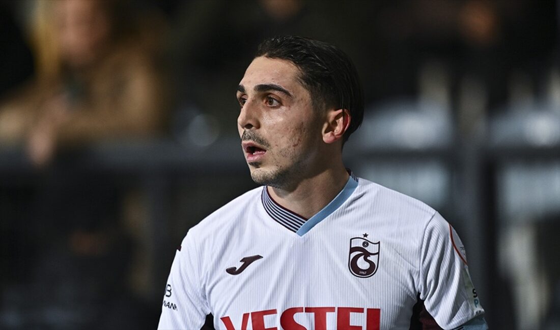Trendyol Süper Lig'de mücadele eden Trabzonspor'un genç futbolcusu Abdülkadir Ömür,