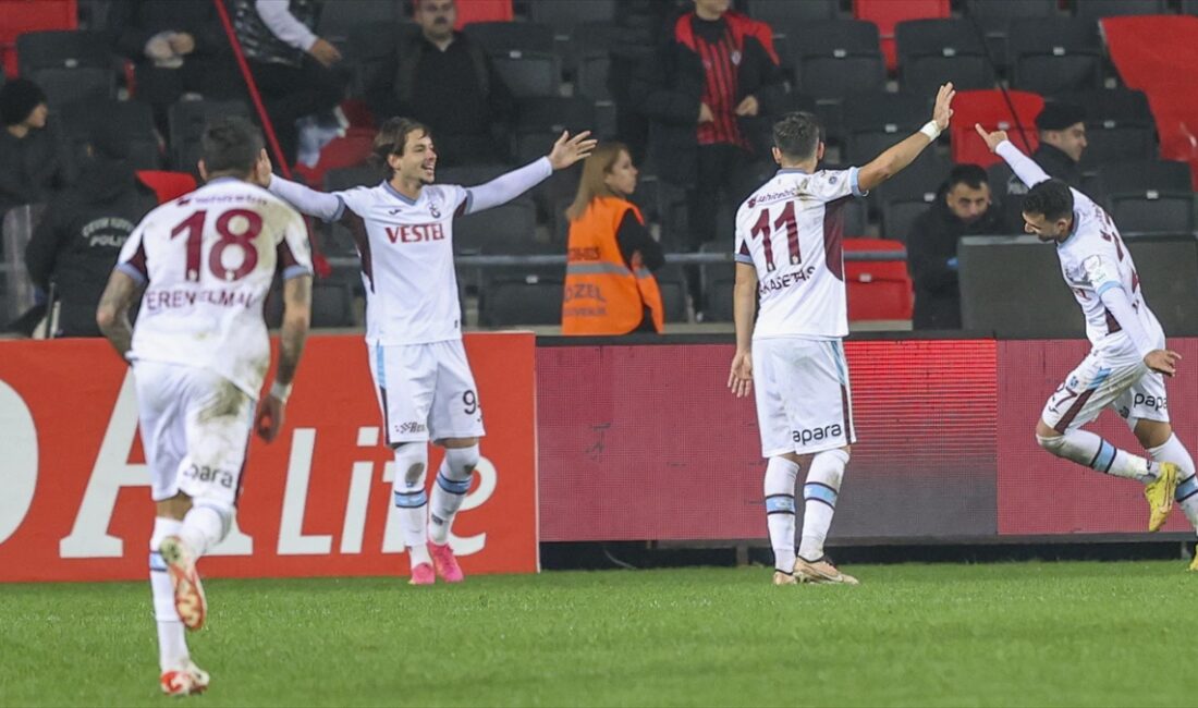 Trendyol Süper Lig'de Gaziantep FK'yi deplasmanda 3-1 mağlup eden Trabzonspor,
