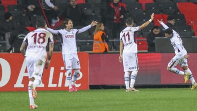 Trendyol Süper Lig'de Gaziantep FK'yi deplasmanda 3-1 mağlup eden Trabzonspor,