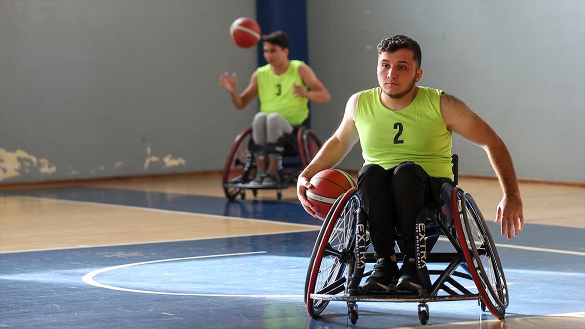 Tekerlekli Sandalye Basketbol 1. Lig'de mücadele eden Antalya Büyükşehir Belediyesi