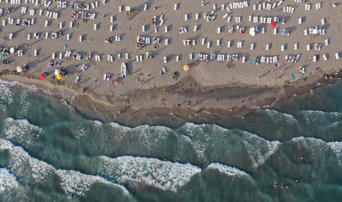 Turizmde yaklaşık 15,5 milyon turistle tüm zamanların rekoru kırılan Antalya'da,