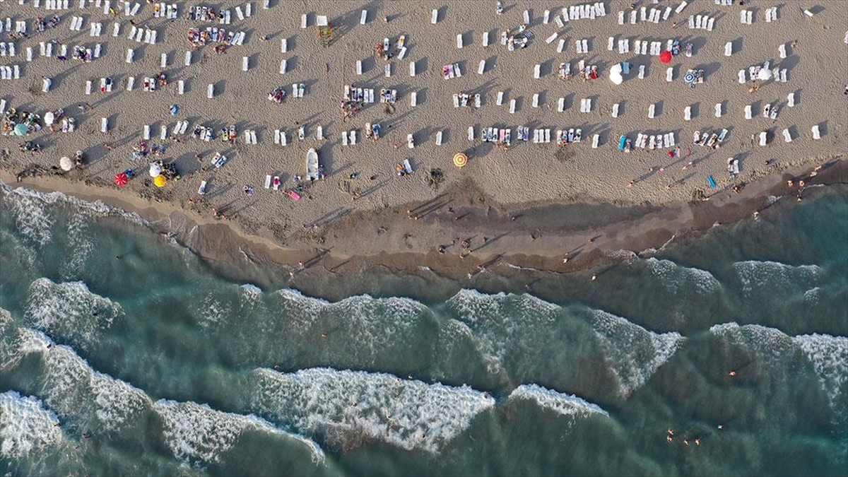 Turizmde yaklaşık 15,5 milyon turistle tüm zamanların rekoru kırılan Antalya'da,