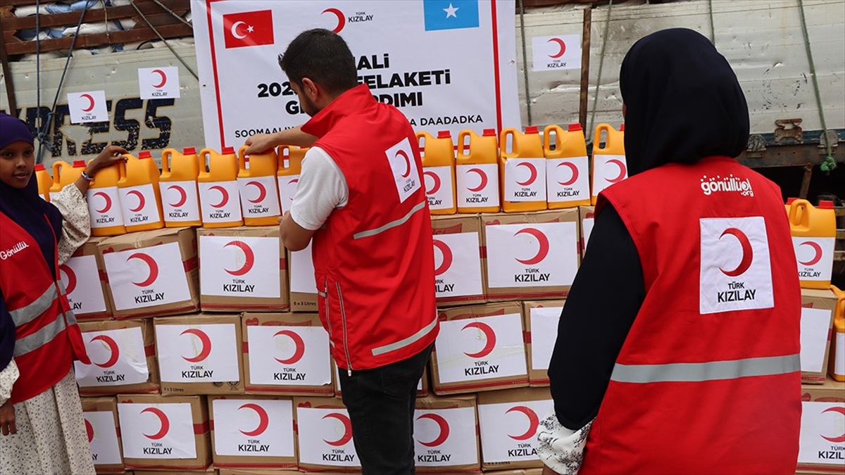 Türk Kızılay, selden etkilenenler için Somali Afet Yönetim Ajansına (SODMA)
