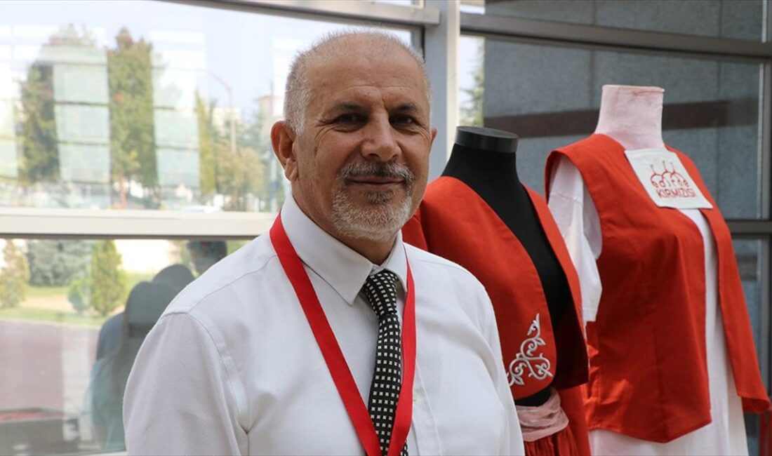 Türkiye'de tekstil sektöründe doğal boya kullanımı yaygınlaşıyor Prof. Dr. Recep Karadağ, "Bursa, İstanbul ve Adapazarı başta olmak