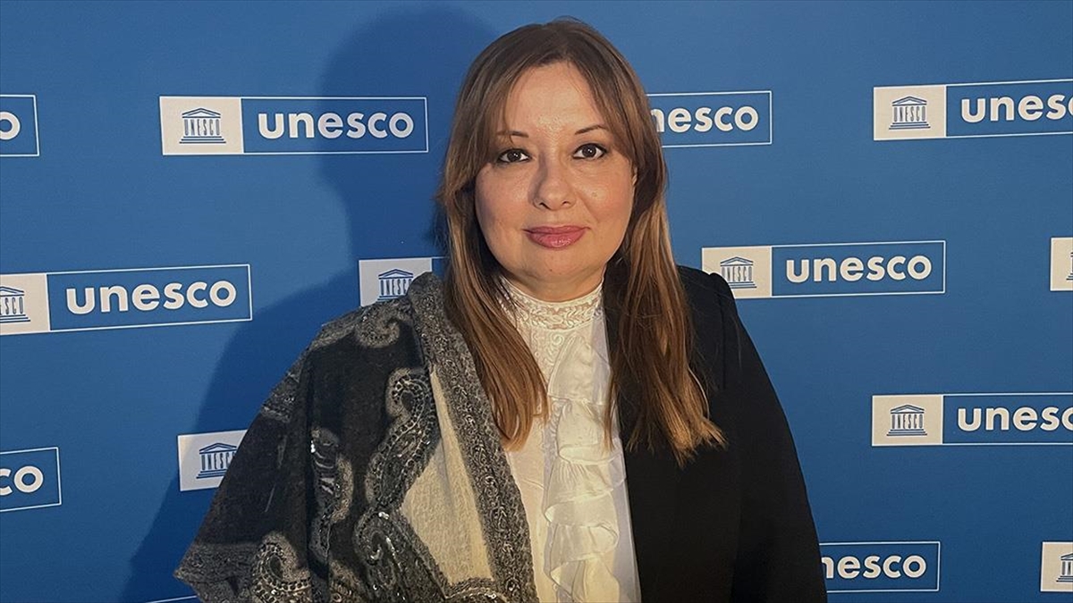 Türkiye'nin UNESCO Daimi Temsilcisi Büyükelçi Gülnur Aybet, yeniden düzenleyerek tenor