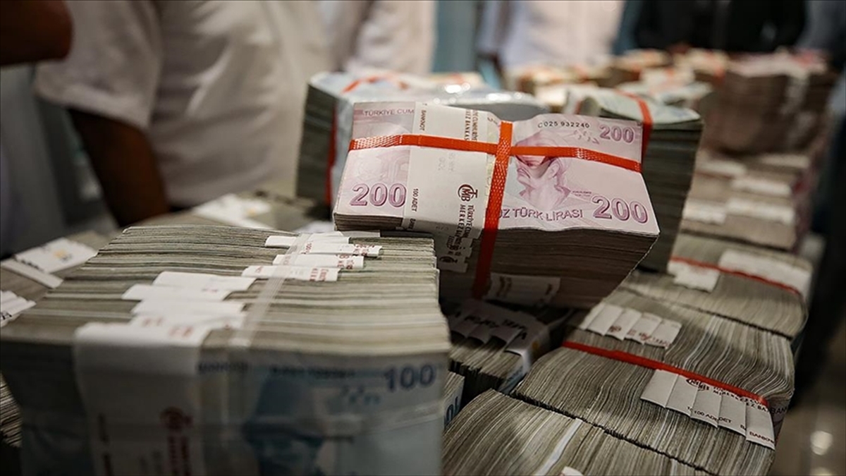 Uzmanlar, Türkiye Cumhuriyet Merkez Bankası'nın (TCMB) politika faiz oranını yüzde