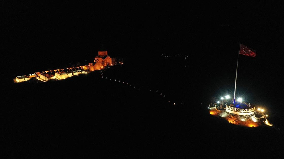 Van Gölü'ndeki Akdamar Adası, Kültür ve Turizm Bakanlığı, Van Valiliği
