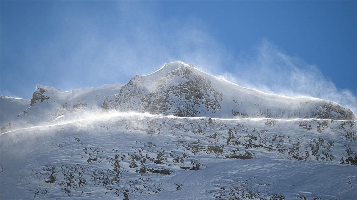 VAN (AA) – Engebeli coğrafyası ve y&uuml;ksek rakımlı dağları nedeniyle