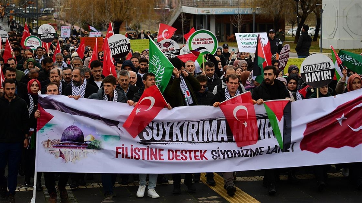 Van Yüzüncü Yıl Üniversitesindeki (Van YYÜ) akademisyen ve öğrenciler, düzenledikleri