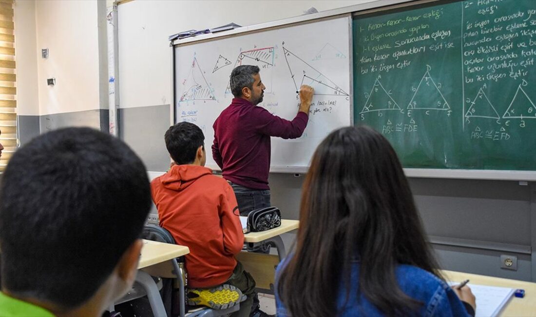 Van'da geleceğin matematikçileri bilim olimpiyatlarına hazırlanıyor VAN (AA) – Valilik koordinasyonunda başlatılan proje, Van Büyükşehir Belediyesi,