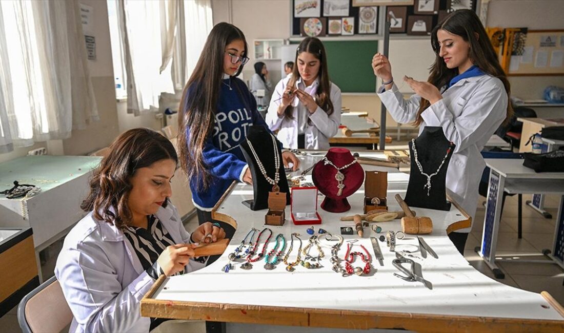 Merkezi Bursa'da bulunan Coşkunöz Eğitim Vakfının (CEV) hibe programı kapsamında