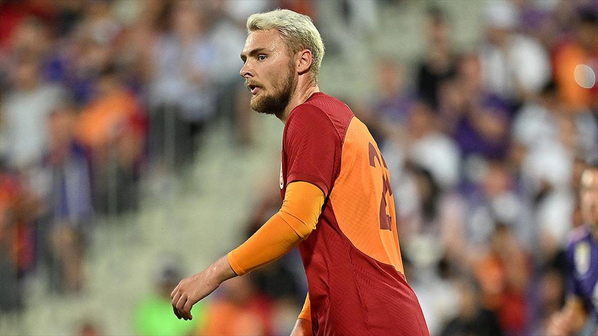 Danimarkalı futbolcu, teknik direktör Okan Buruk'un UEFA Şampiyonlar Ligi'nde 12