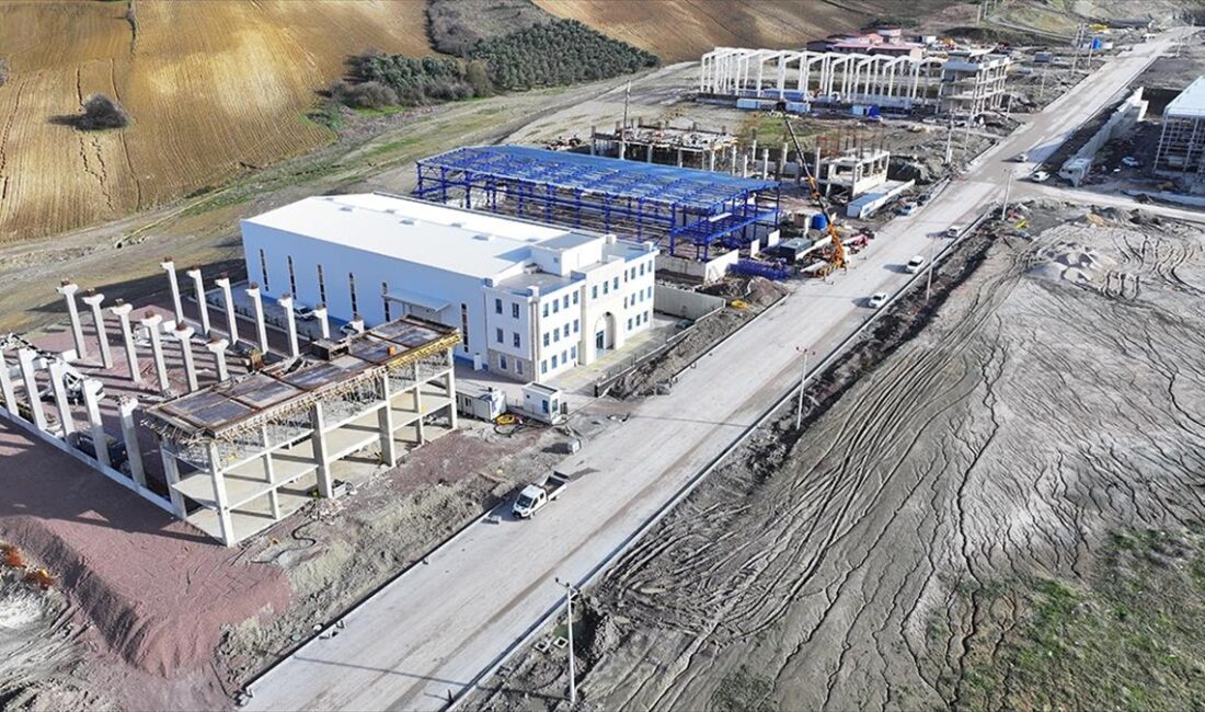 Yalova'nın Çiftlikköy ilçesinde kurulumu devam eden Yalova Makine İhtisas Organize