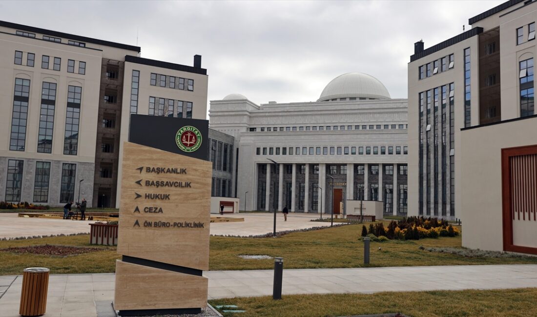 Yargıtay, Ortaköy'deki terör saldırısı dava dosyasını eksiklik nedeniyle mahkemeye iade etti Yargıtay 3. Ceza Dairesi, Ortaköy'deki eğlence merkezine 2017 yılbaşı gecesi