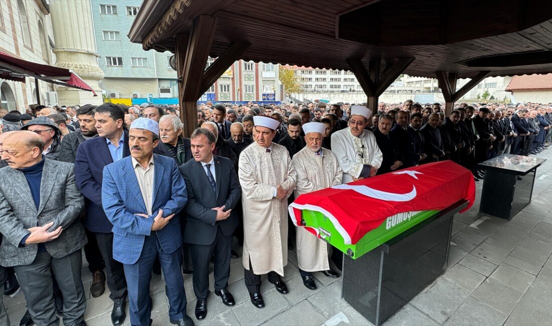 Yazar ve siyaset bilimci Mustafa Çalık Gümüşhane'de son yolculuğuna uğurlandı Yazar ve siyaset bilimci Dr. Mustafa Çalık'ın cenazesi, memleketi Gümüşhane'de