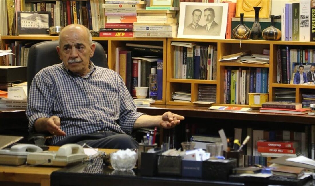 Sağlık Bakanı Fahrettin Koca, yazar ve siyaset bilimci Mustafa Çalık'ın