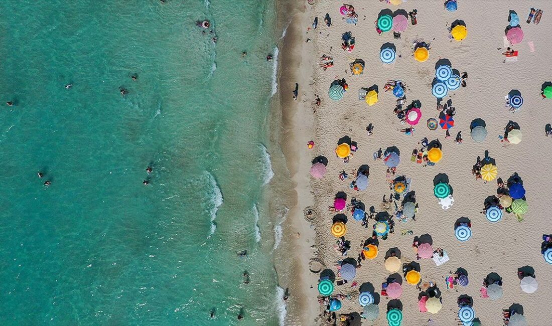 Turizmde hareketli bir yıl geçiren Antalya'da, aralıkta hava yoluyla gelen