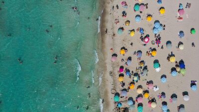 Turizmde hareketli bir yıl geçiren Antalya'da, aralıkta hava yoluyla gelen