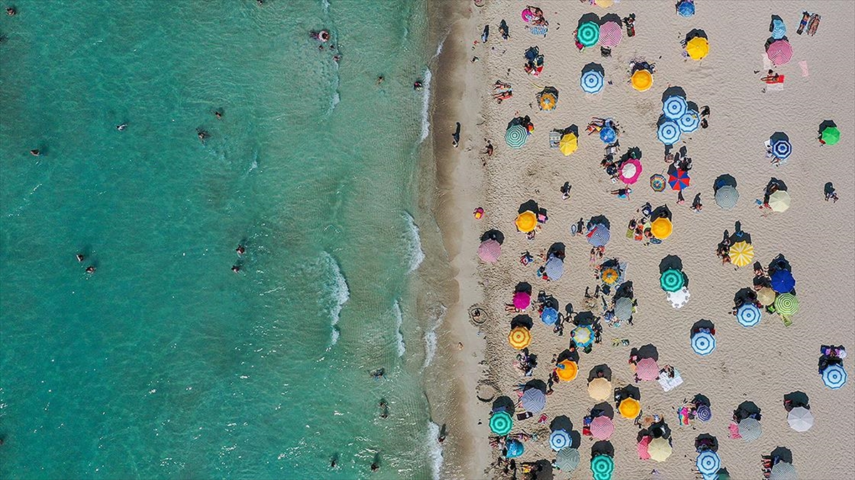 Turizmde hareketli bir yıl geçiren Antalya'da, aralıkta hava yoluyla gelen