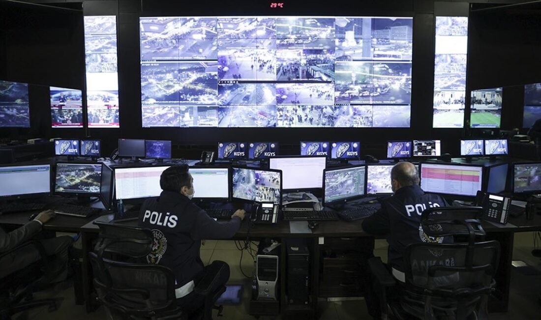 Yılbaşı tedbirleri kapsamında 208 bin 874 kolluk kuvveti görev yapacak İçişleri Bakanı Ali Yerlikaya, yılbaşı tedbirleri kapsamında 167 bin 739'u