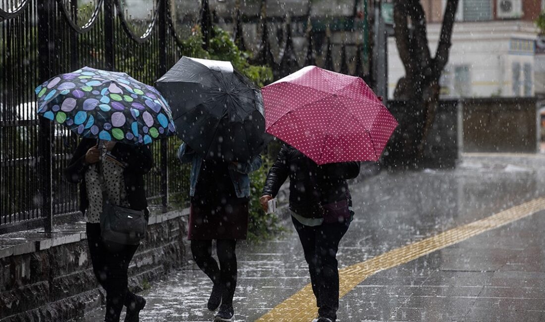 Kıyı Ege ile Muğla ve Antalya çevrelerinde gök gürültülü sağanak,