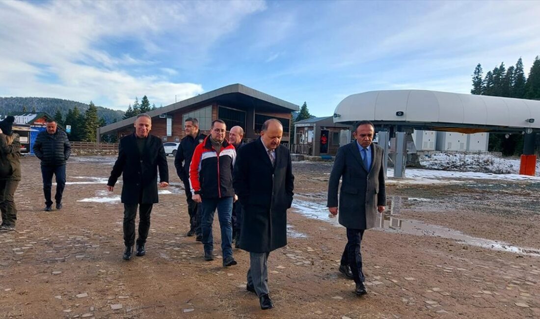 Ilgaz Dağı'nda bulunan Ilgaz 2-Yurduntepe Kayak Merkezi'nde kayak sezonu için