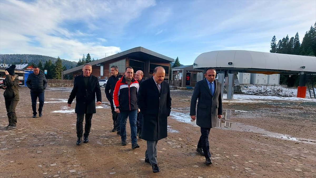 Ilgaz Dağı'nda bulunan Ilgaz 2-Yurduntepe Kayak Merkezi'nde kayak sezonu için