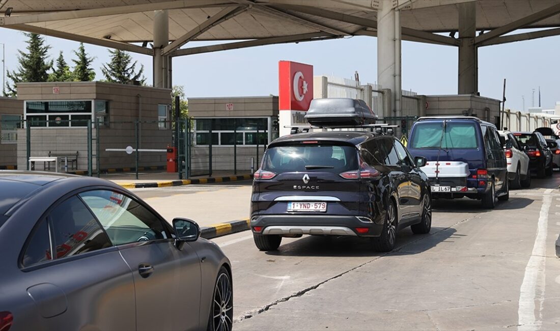 Yurt dışından emekli vatandaşların, geçici olarak Türkiye'ye getirdikleri yabancı plakalı