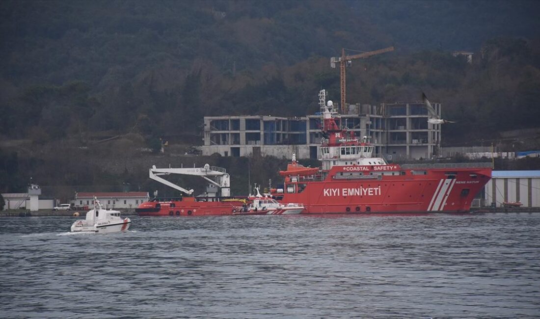 Zonguldak'ta batan geminin kayıp 7 personelini arama çalışmaları sürüyor Arama çalışmalarına, Karadeniz Ereğli Limanı'na demirleyen "Nene Hatun Acil Durum