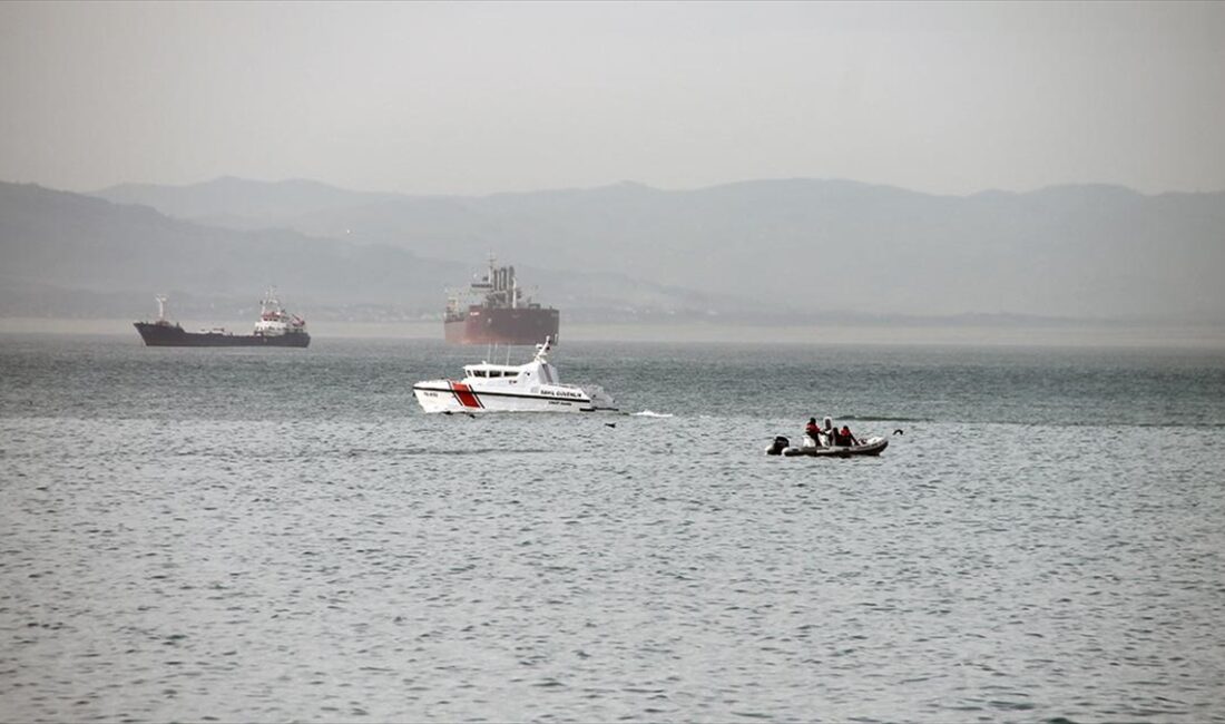 Zonguldak'ta batan geminin kayıp 7 personelini arama çalışmaları sürüyor ZONGULDAK (AA) – Karadeniz Ereğli ilçesinde 19 Kasım’da fırtına nedeniyle