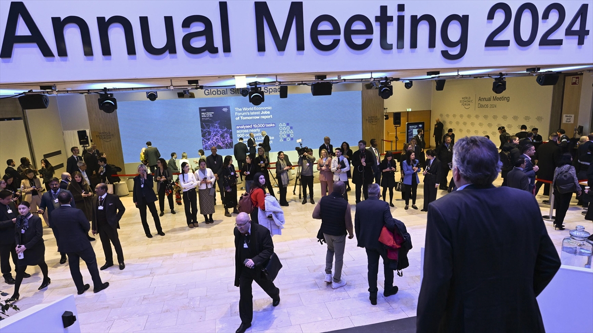 İsviçre'nin Davos kasabasında gerçekleştirilen 54. Dünya Ekonomik Forumu, beşinci gün