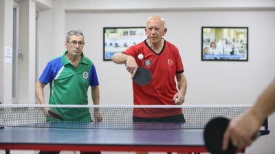 Eskişehir'de yaşayan 72 yaşındaki master masa tenisçi Şenel Altun, 55