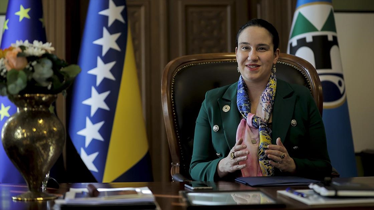 Saraybosna Belediye Başkanı Benjamina Karic, Bosna Hersek'teki savaş zamanında 1425