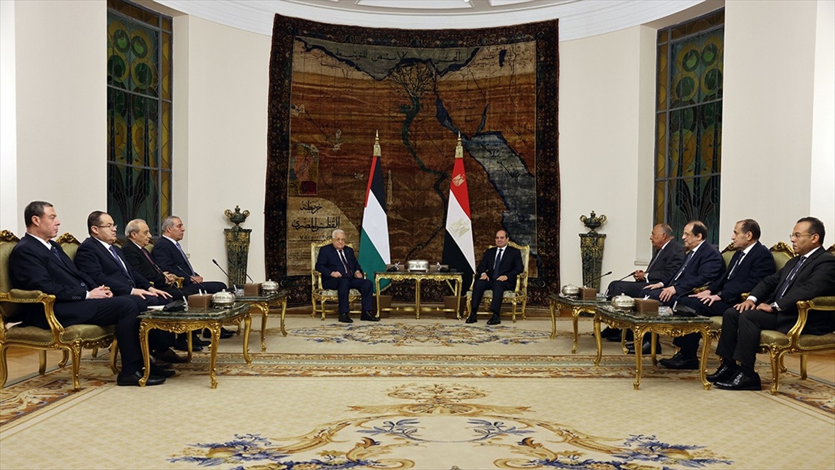 Filistin Devlet Başkanı Mahmud Abbas, Mısır Cumhurbaşkanı Abdulfettah es-Sisi'yle Kahire'deki