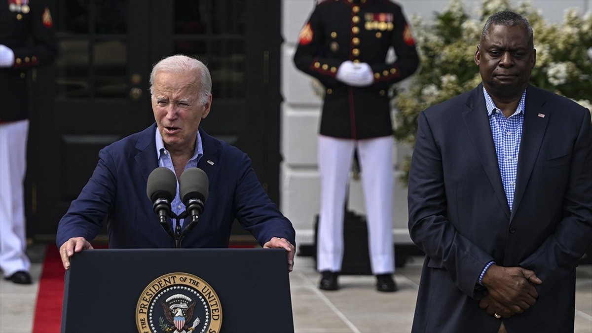 Beyaz Saray tüm tartışmalara karşın Biden'ın Austin'e güvendiğini ve bakanın