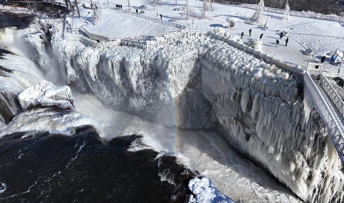 ABD’nin New Jersey eyaletinin Paterson kentindeki Paterson Büyük Şelalesi, aşırı