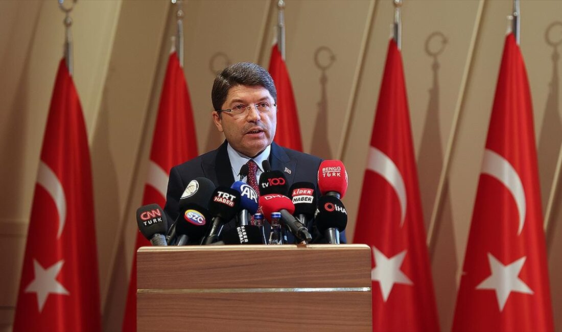 Adalet Bakanı Yılmaz Tunç, "Hakim ve savcı, milletin hizmetinde olduğunu