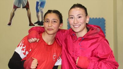 Kırıkkaleli milli boksörlerden Eda Nur İlhan ve Eda Nur Kılıççı,
