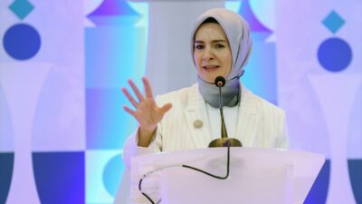 - "Şanlı bayrağımızı bugün Alper Gezeravcı, gelecekte ise sizler fezada