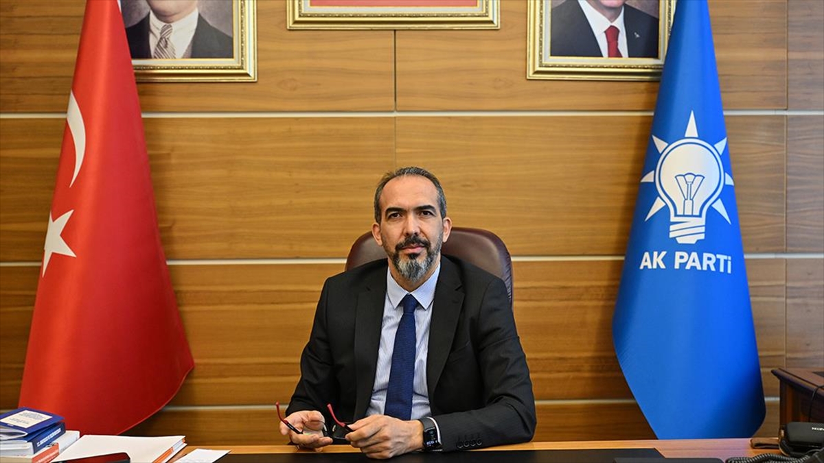 AK Parti Seçim Koordinasyon Merkezi (SKM) Başkanı Ahmet Özdemir, 31