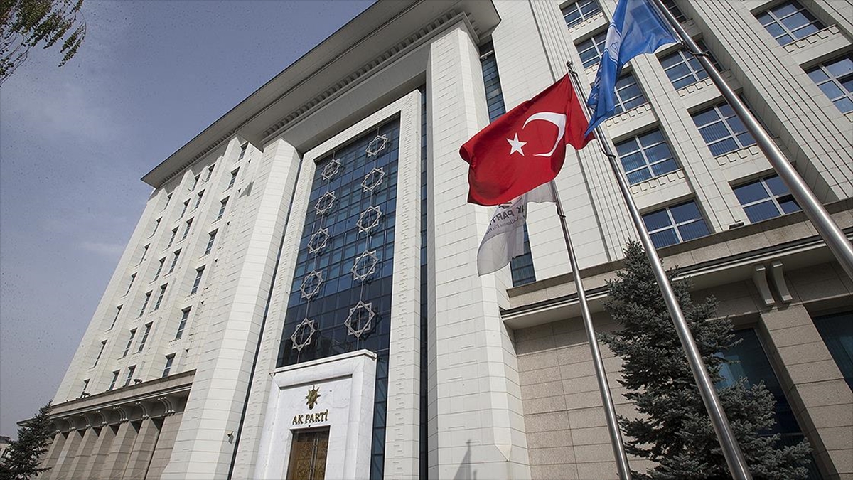AK Parti Genel Başkan Yardımcısı Zafer Sırakaya, kaleme aldığı mektupla